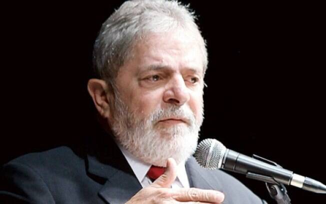 'Tranquilamente a companheira Dilma vai vetar', diz Lula sobre terceirização