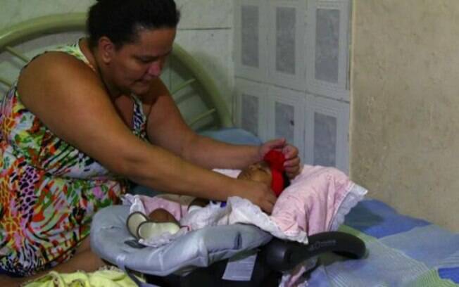 Mãe de Valentina, que tem microcefalia, Fabiane Lopes diz não ter visto campanhas sobre o zika