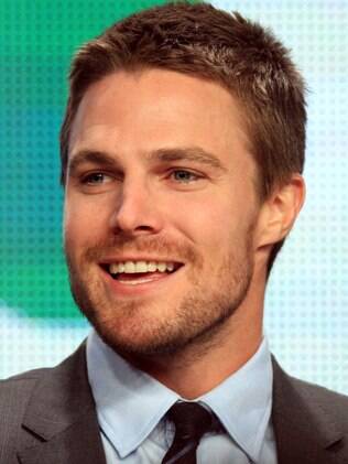 Stephen Amell confirma negociações para papel em