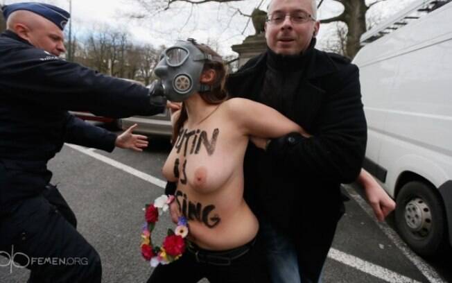 03 de Março - Protesto contra Vladimir Putin em frente ao consulado europeu. Foto: Femen/Divulgação