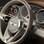 Detalhe do primoros acabamento do volante revestido em couro do Bentley. Foto: Divulgação