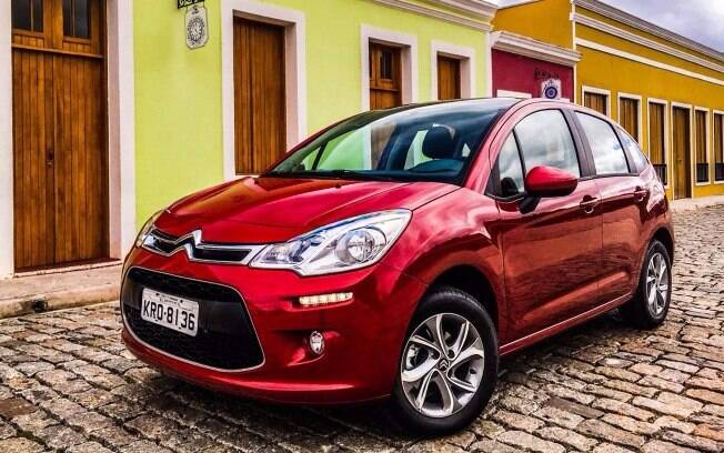 Equipado com o mesmo 1.2 que o Peugeot 208, o Citroën C3 perde um pouco de rendimento, mas ainda assim é o segundo carro mais econômico. Equipado com o mesmo 1.2 que o Peugeot 208, o Citroën C3 perde um pouco de rendimento, mas ainda assim é o segundo carro mais econômico.