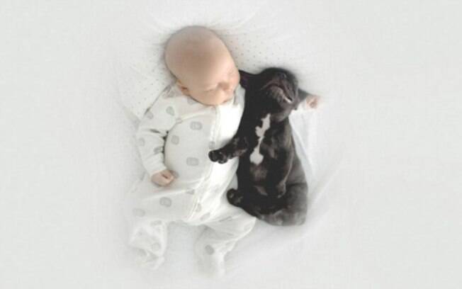 Os dois cochilando.