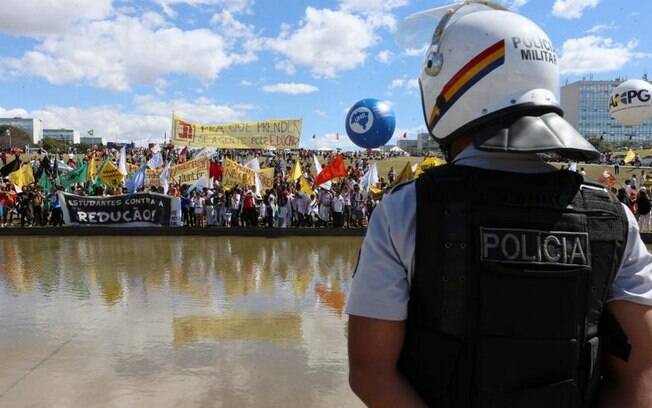 Grupos contra a da PEC da redução da maioridade penal fazem protesto em frente ao Congresso Nacional. Foto: Lula Marques/ Agência PT