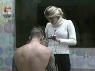 Bárbara Evans e Mateus Verdelho: casal pinta cabelo de azul