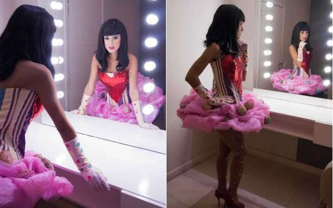 Cantora colocou o figurino do clipe