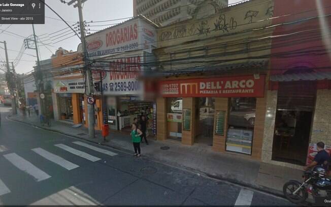 Farmácia e pizzaria afetados pela explosão. Foto: Reprodução Google Maps