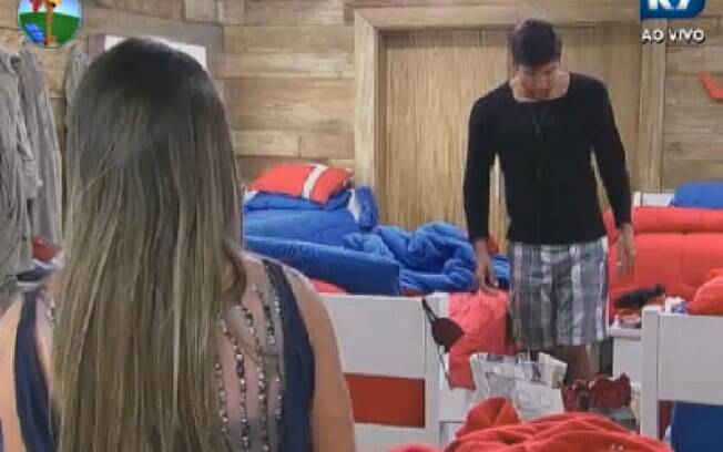 Nicole Bahls tenta acalmar Diego