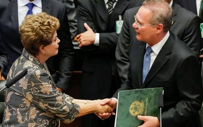 Renan e Dilma se encontram no início dos trabalhos do Congresso