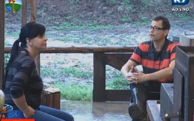Sylvinho e Gretchen criticam Penélope Nova: