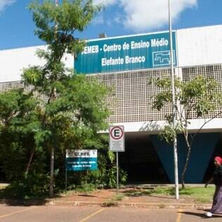Sem reformas, escolas públicas do DF funcionam com rachaduras e vazamentos