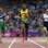 Brasileiro Bruno Lins (à esquerda) em série dos 200 m que teve o jamaicano Yohan Blake como vencedor. Foto: Streeter Lecka/Getty Images