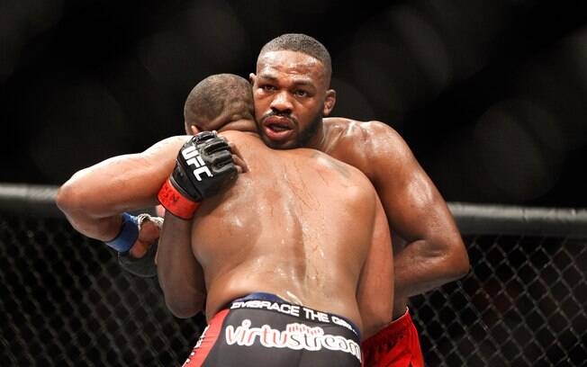 Momentos da luta entre Jon Jones e Daniel Cormier no UFC 182. Foto: Steve Marcus/Getty Images