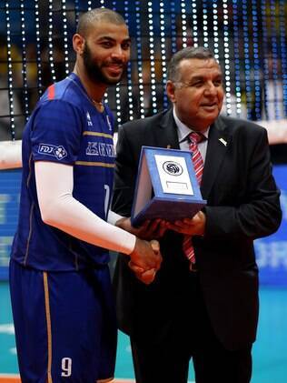 Earvin N'Gapeth recebeu o prêmio de melhor jogador da Liga Mundial