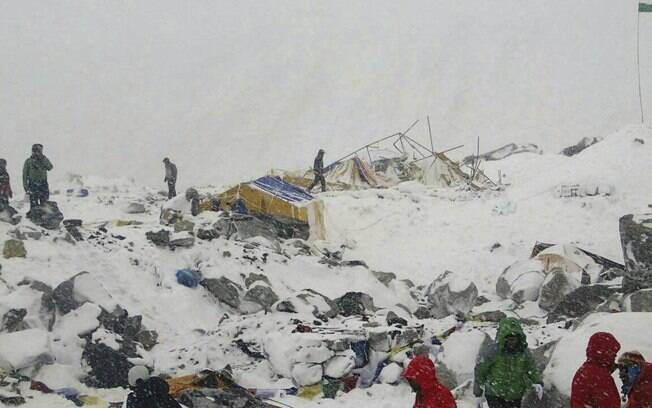 Situação dos acampamentos de montanhistas após terremoto que atingiu o Everest. Foto: AP