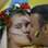 A ucraniana até aceita beijinho do amado, mas sem tirar o olho do campo. Pena que seu time dá deu adeus ao torneio. Foto: Reuters
