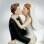 Casal assanhado: será que o enfeite do bolo da cerimônia de casamento é o local adequado para a pegação? Em Wedding Designer. Foto: Reprodução
