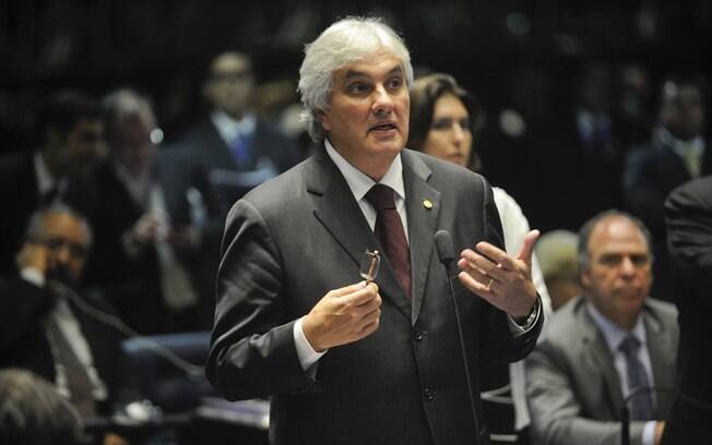 O senador Delcídio do Amaral, que pediu para se desfiliar do PT após STF homologar sua delação