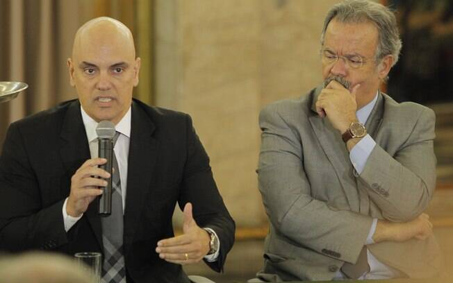 Ministro da Justiça, Alexandre Moraes, ao lado do ministro da Defesa, Raul Jungmann