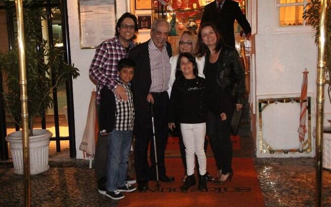 .... e Lúcio Mauro reuniu a família toda para comer um bom prato português