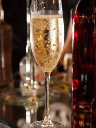 Champagne com caviar de ouro é novidade oferecida pela Cia do Rizzo