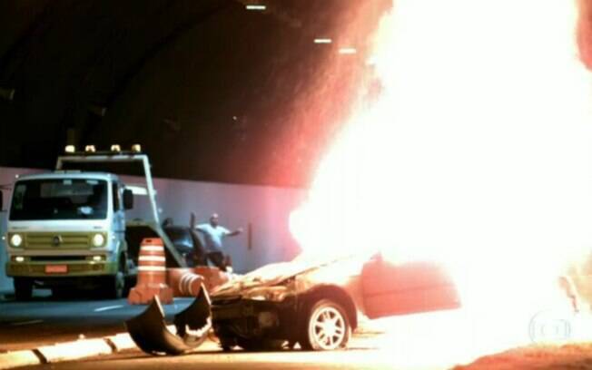 Carro de Galuce explode após colisão 