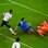 Giorgos Samaras se antecipa ao zagueiro alemão e empata o jogo. Foto: Getty Images