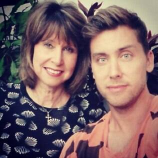 Lance Bass ao lado da mãe Diane