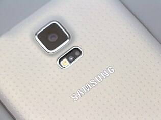 Galaxy S5 tem traseira com textura que imita couro