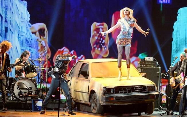 Apresentando um número de 'Hedwig and the Angry Inch', Harris brilhou no palco do Radio City Music Hall