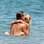 Britney Spears faz topless ao lado do noivo Jason Trawik no Havaí. Foto: Grosby Group