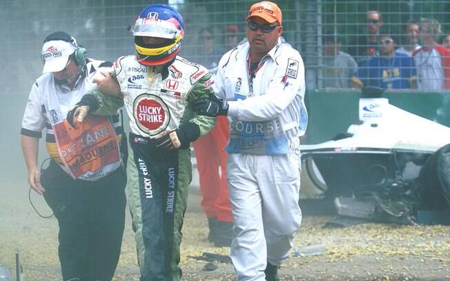 Jacques Villeneuve não se feriu, mas sua batida no GP da Austrália de 2001 deixou um fiscal morto