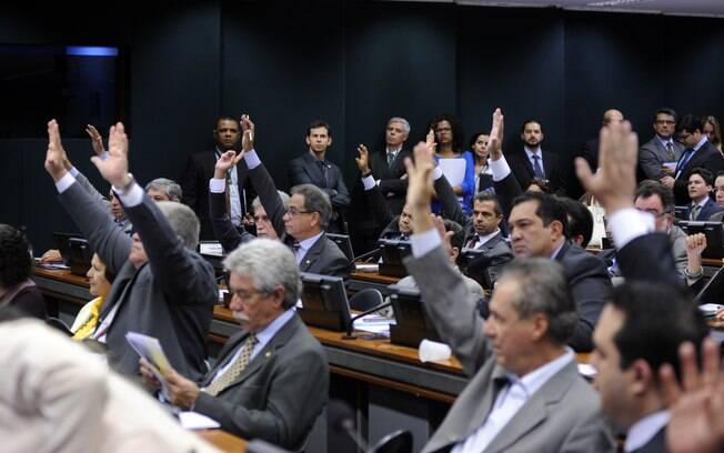 PEC 241 foi aprovada em primeiro turno pela Câmara dos Deputados na última segunda-feira PEC 241 foi aprovada em primeiro turno pela Câmara dos Deputados na última segunda-feira