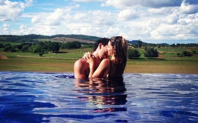 Sophia Mattar compartilha foto com Alexandre Pato na piscina:'Melhor lugar, melhor companhia'