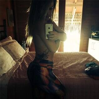 Natalia Casassola posa de topless