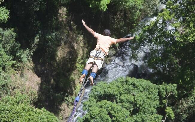 Bungee Jumping em San Jose acontece na ponte do rio Colorado, a uma altura de pouco mais de 80 metros
