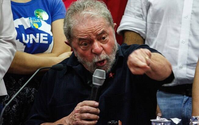 Negócios imobiliários de Carlos Roberto Cortegoso com José Carlos Bumlai, amigo do ex-presidente Lula, reforçam as suspeitas de que o empresário está envolvido em lavagem de dinheiro