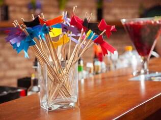 Bandeirinhas de papel para decorar o casamento