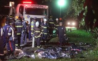 Nove dos 18 mortos em acidente na Mogi-Bertioga são velados em São Sebastião