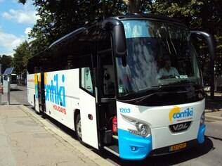Viajar de ônibus com grupo de amigos remete à adolescência