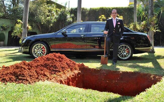Chiquinho Scarpa: 'Decidi fazer como os faraós: vou enterrar meu carro favorito, o Bentley!! Enterrar meu tesouro no meu palácio rssss!!!'