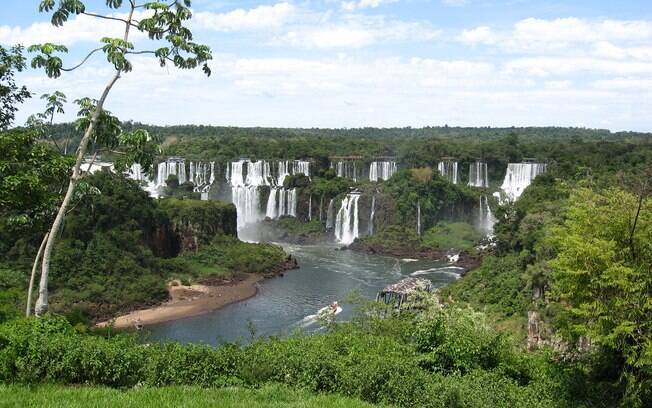 Aproveite os restaurantes e a rede hoteleira de Foz do Iguaçu