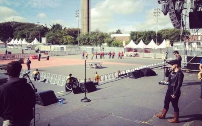 Kelly Clarkson faz a passagem de som no Anhembi antes do show