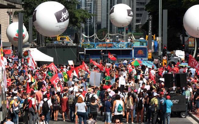 Centrais sindicais marcam presença em ato contra o impeachment da presidente Dilma. Foto: Luiz Cláudio Barbosa/Código19/Estadão Conteúdo - 18.3.16