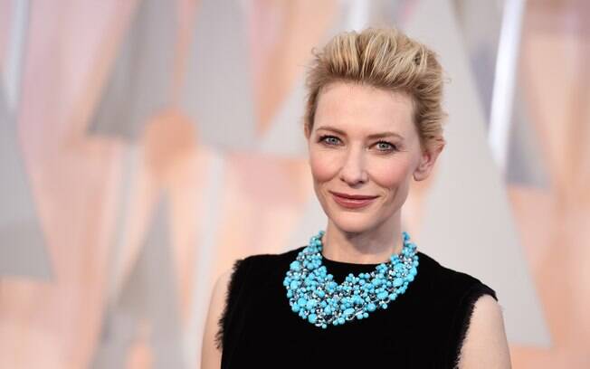 Cate Blanchett é uma das atrizes com pele tom porcelana