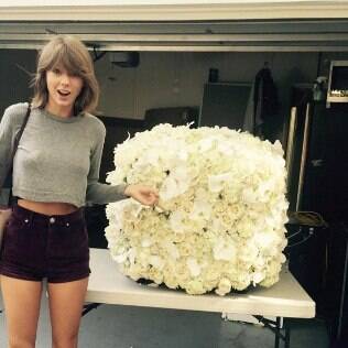 As flores que Taylor Swift %40taylorswift ganhou de Kanye%3A 2%2C5 milhões de curtidas