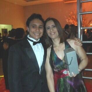 Daniela ficou preocupada quando o filho, Pedro, de 14 anos, começou a ter amizades com jovens de 18 anos no condomínio onde mora