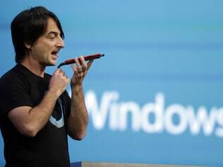 Joe Belfiore, vice presidente de sistema da Microsoft, apresenta as funcionalidades da Cortana, assistente pessoal por comando de voz do Windows Phone 8.1
