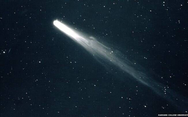 O cometa Halley talvez tenha o formato mais conhecido. A foto acima foi feita no Peru em 1910, usando uma exposição de 30 minutos. Foto: Observatório de Harvard/SPL