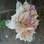 Buquê com miniantúrios, rosa porcelana e cúrcuma. Esse buquê é indicado para o inverno. De Bia Sandoval. Foto: Divulgação